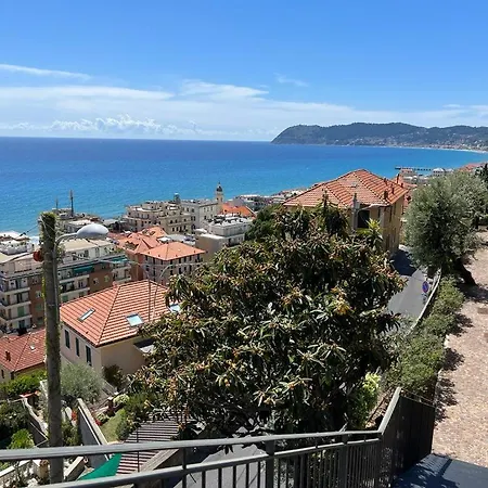 Oasi Del Relax, Piscina A 500 Mt Dal Mare Алассио